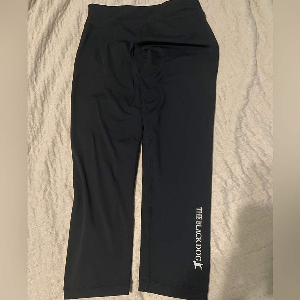 3/4 length leggings. Only worn a few times due to not having pockets.